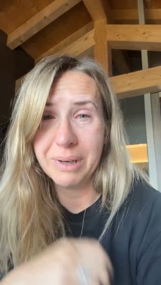 كان بائع الكتب في حالة ذهول لأنه أحب وظيفة أحلامه.